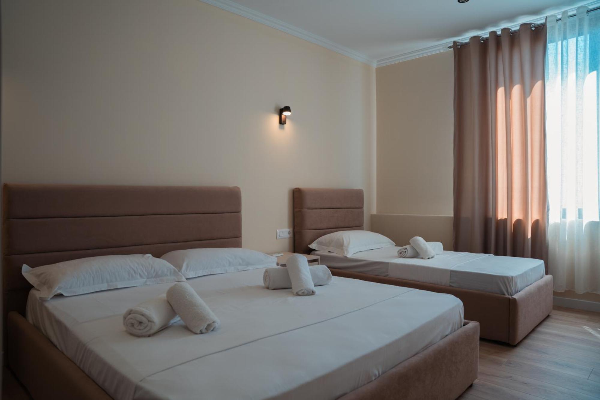 Okej Hotel Golem  Esterno foto